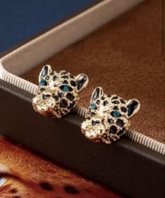 豹　レオパード ピアス 両耳用 シルバーカラーのサムネイル