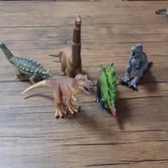 アニア　恐竜フィギアのサムネイル