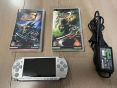 PSP 2000 실버 본체 AC 어댑터 게임 2 개 포함