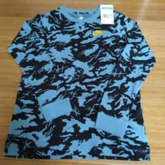 新品　未使用　NIKE　ロンＴのサムネイル