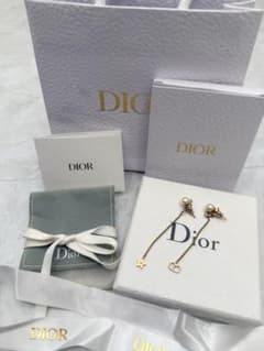 Dior 星型チャーム パール 2way ロングピアス 付属品有り - メルカリ