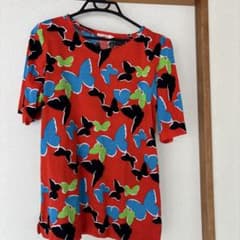 イヴサンローラン蝶柄Tシャツ Mサイズのサムネイル
