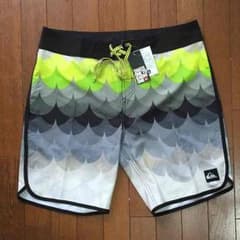ささやん様専用⭐︎クイックシルバー 水着 34 新品 未使用のサムネイル