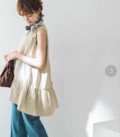 値下げ！URBAN RESEARCH ベージュ ノースリーブ フリルチュニックのサムネイル