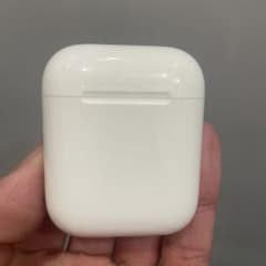 AirPods第二世代　ケースと左耳のみのサムネイル
