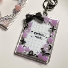 トレカケース　キーホルダー　レジン　デコ　リボン　ピンク　黒のサムネイル