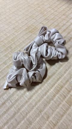 フェイクレザー リボン シュシュ 2個セットのサムネイル