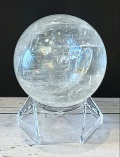 メルカリ市限定価格♡天然石 スフィア まとめうり 虹キラキラ♡ 高品質 オプティカルカルサイト スフィア 丸玉 6cm