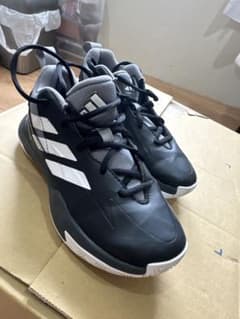 adidas バスケットボールシューズ ブラック　20センチのサムネイル
