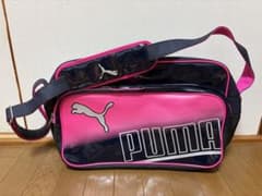 PUMA エナメルショルダーバッグ ピンク×ネイビーのサムネイル