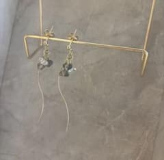 ハンドメイド ウェーブバー ビーズピアスのサムネイル