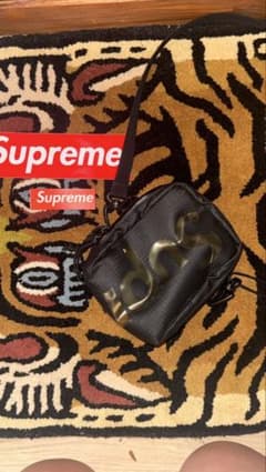 supreme ショルダーバック　ブラックのサムネイル