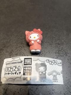 サンリオ　むぎゅぎゅ！パーカーフィギュア　ハローキティ　ガチャのサムネイル
