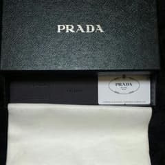 PRADA 箱カードつきのサムネイル
