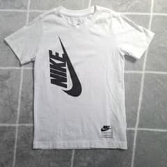 NIKE Tシャツ ホワイト130cm XSサイズのサムネイル