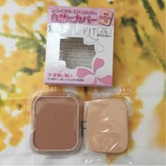 4mama様専用☆ファインフィット オークル115 ファンデのサムネイル