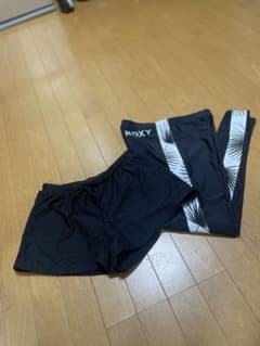 ラッシュガードとパンツセットのサムネイル