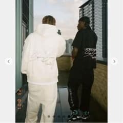 【美品】UNKNOWN LONDONパーカーのサムネイル