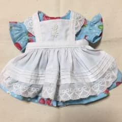ソランちゃんサイズ服　イチゴ柄ワンピースとエプロンセットのサムネイル