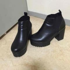 ショートブーツのサムネイル