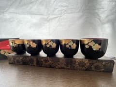 新品】漆器 ぐい呑み 5客 梅金蒔絵 溜内のサムネイル