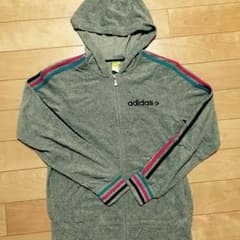 adidasパーカーのサムネイル