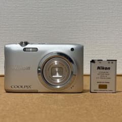 美品！Nikon COOLPIX A100 シルバー コンパクトデジタルカメラ - メルカリ