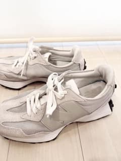 New Balance 327のサムネイル