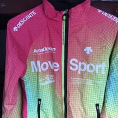 デサント move sport ウインドブレーカーのサムネイル