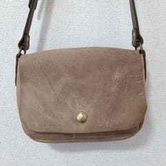 【限定品】PLANT パネルショルダーS クーズー革 ラテ 限定品】PLANT パネルショルダーS クーズー革 ラテ - メルカリ