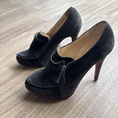 Christian Louboutin スエード ブーティ - メルカリ
