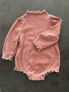 BEBE HOLICくすみピンク リブニット ロンパースのサムネイル