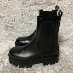 zara ザラ　サイドゴアブーツ 黒　ブラック　　厚底 レザー　チャンキーソール zara ザラ サイドゴアブーツ 黒 ブラック 厚底 レザー チャンキー