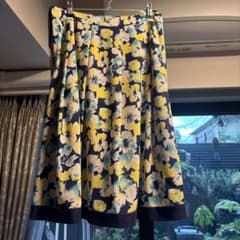 SCÈNE DEUX PARIS 花柄フレアスカート イエロー 水色 ネイビーのサムネイル