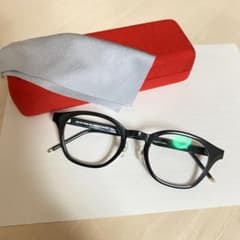 黒縁伊達メガネのサムネイル