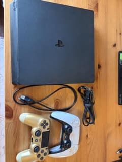 PS4 1TB CHU-2100B ジェットブラック　動作確認済み 即発送のサムネイル