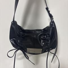 HALF SHIRRING RIBBON ROUND BAG IN BLACKのサムネイル