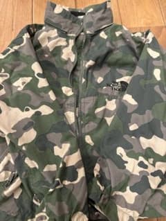 THE NORTH FACE 迷彩ジャケットのサムネイル