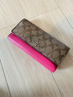 coach ３つ折り長財布のサムネイル