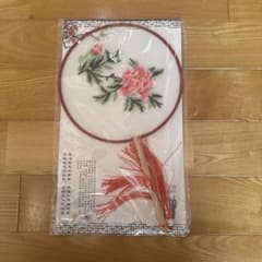 中国うちわ 花刺繍のサムネイル