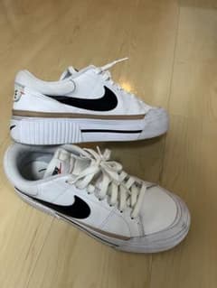 Nike ホワイト/ブラック スニーカーのサムネイル