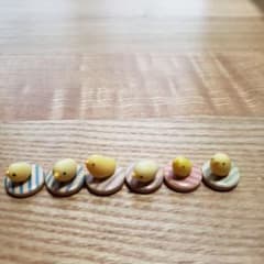 Yochikichi　ひよこのミニチュア 6個セット ストライプボタンのサムネイル