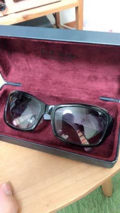 サングラスのサムネイル