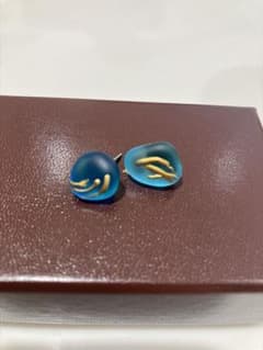 ブルー系 ガラスピアス 金彩デザインのサムネイル