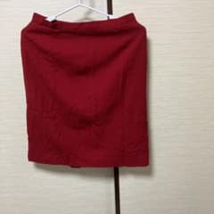 赤のタイトスカート バックボタン付きのサムネイル