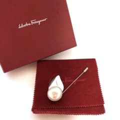 Ferragamo フェラガモ パール ブローチ