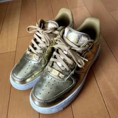 ナイキ エアフォース1    メタリック  ゴールドのサムネイル