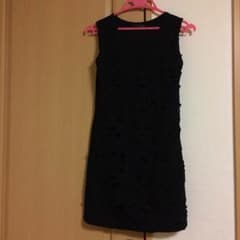 黒のワンピースのサムネイル
