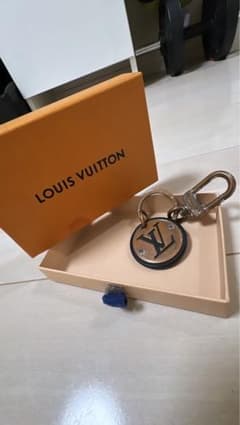 LOUIS VUITTONキーリングのサムネイル