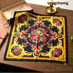 LONGCHAMP イタリア製高級スカーフ大判 花柄 ブラック ゴールドのサムネイル